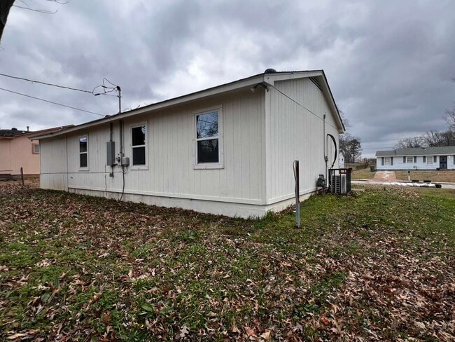 Building Photo - 3927 Dearborn St