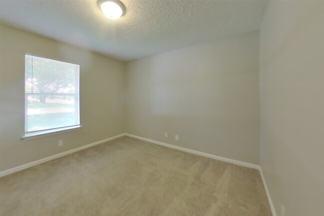 Building Photo - 13307 Venice Cir