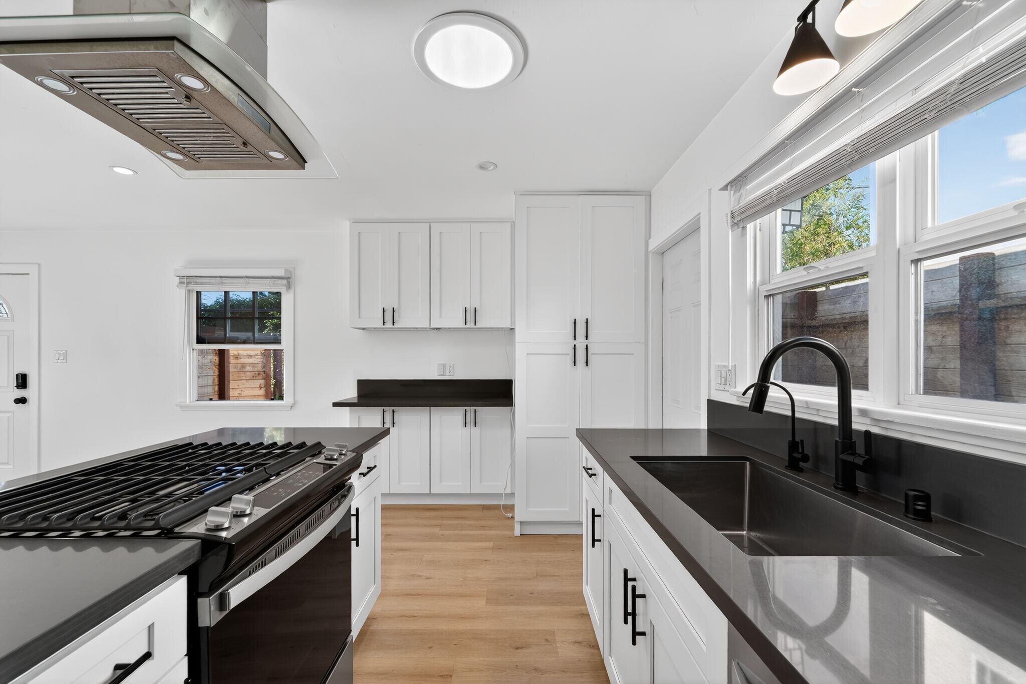 Building Photo - 6009 W 85th Pl