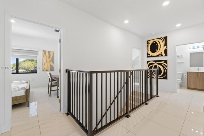 Building Photo - 206 NW 11th Ct