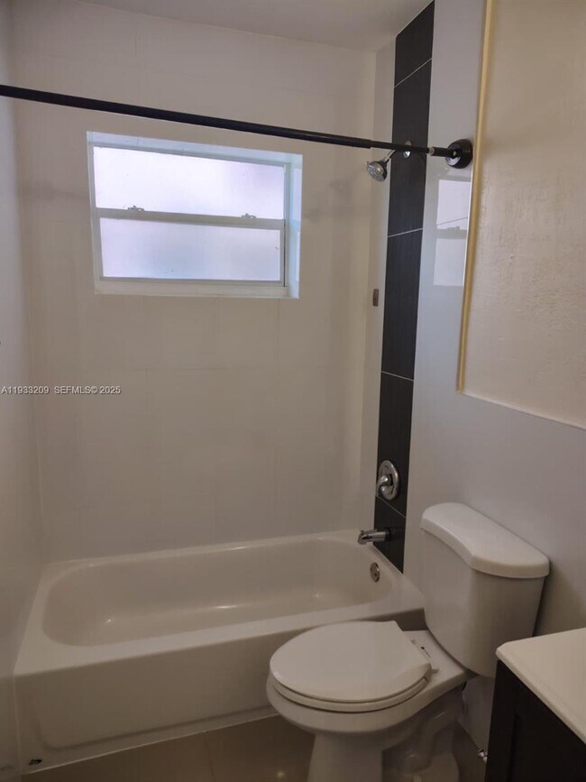 Building Photo - 521 NE 62nd St