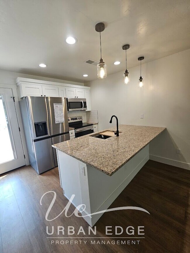 Building Photo - 3 bed, 2.5 bath Mountain Home - 11 minutes to AFB