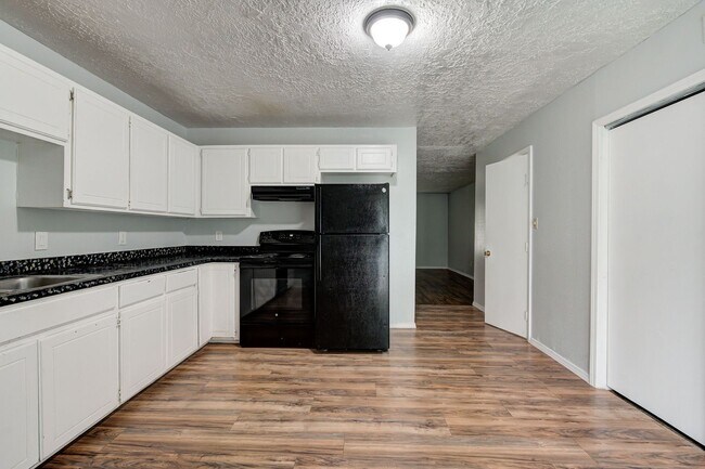 Building Photo - Fantastic 2 Bed/ 1.5 Bath Located in Norman