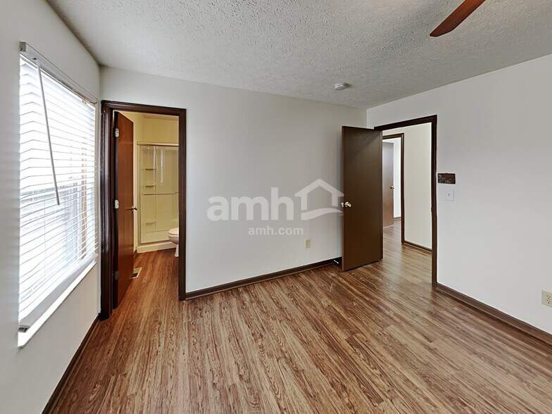 Building Photo - 6687 Jennyann Way