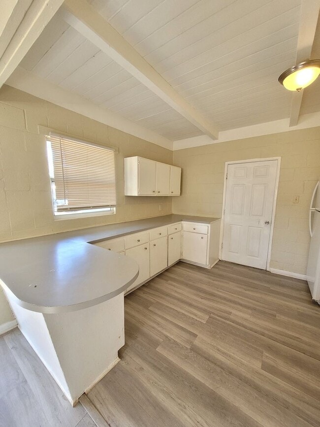 Building Photo - 402 New York Dr