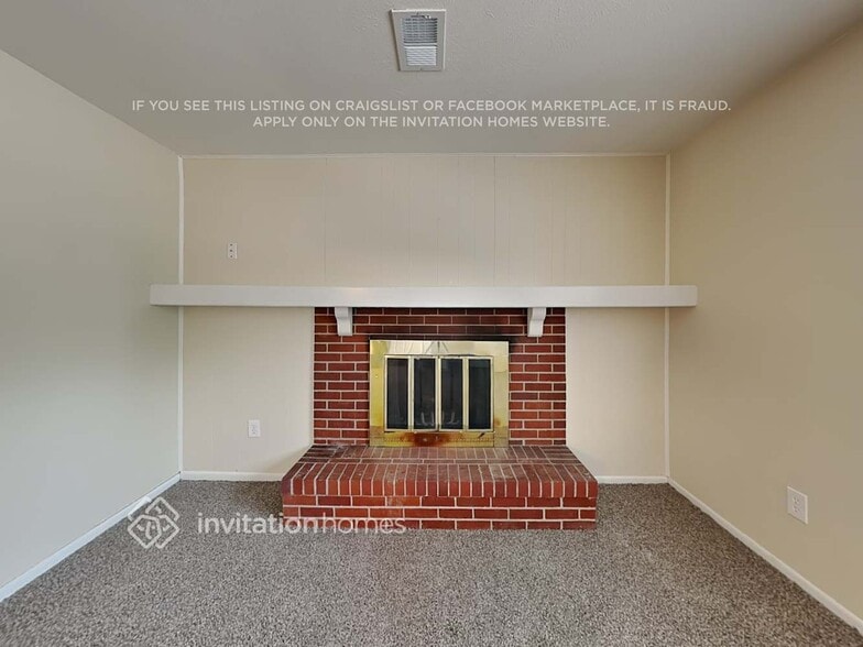 Building Photo - 8770 Lamar Dr