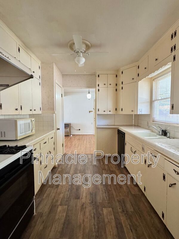 Building Photo - 2528 W Avenue N