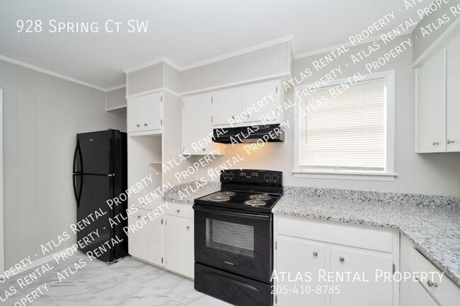 Building Photo - 928 Spring Ct SW