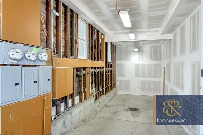 Building Photo - 3743 1/2 23rd Street-