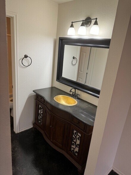 Bedroom 1 Bathroom - 213 San Angelo Ave