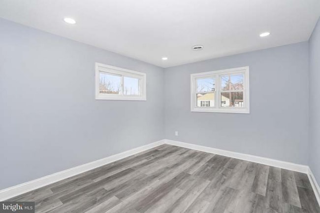Building Photo - 372 Sheridan Dr
