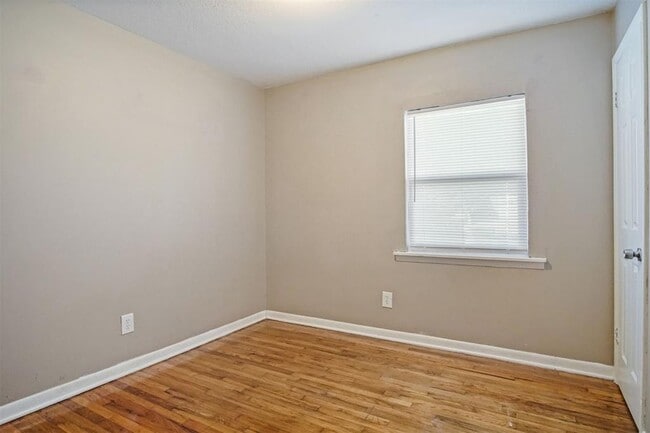 Building Photo - 1717 Symphony Ln
