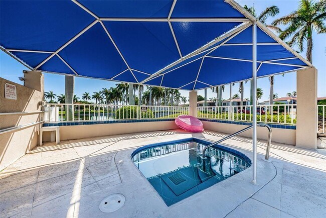 Building Photo - 6020 Bahia Del Mar Cir N