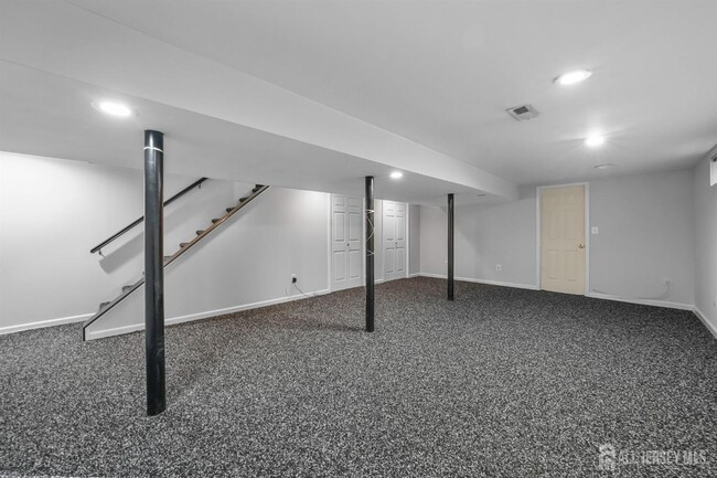Building Photo - 31 Buttonwood Dr