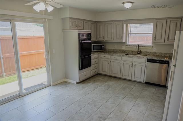 Building Photo - 2120 Teakwood Ln