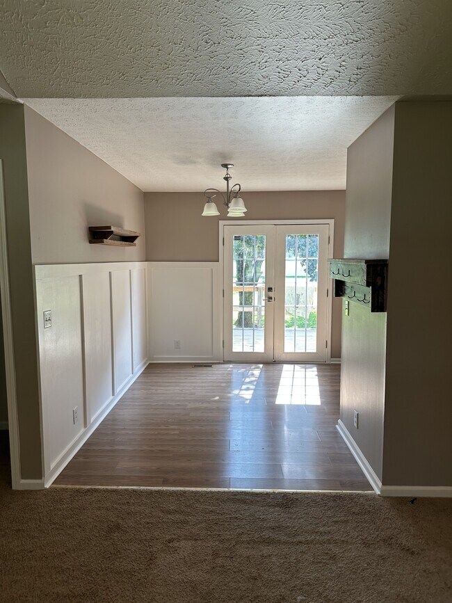 Building Photo - 118 Merlin Dr