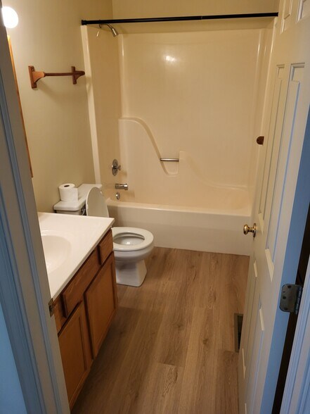 Building Photo - 411 E Montgomery Ave