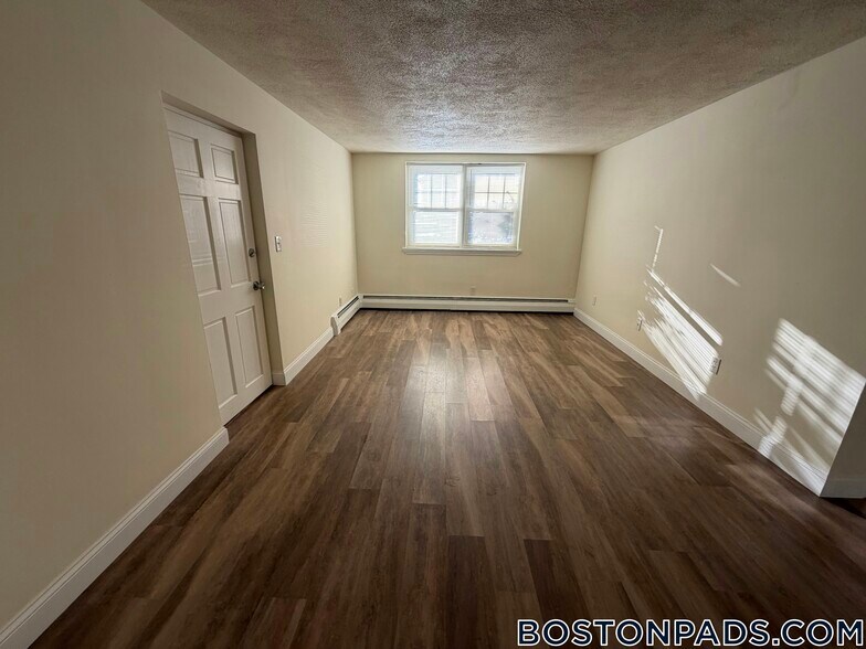 Building Photo - 270 Nesmith St