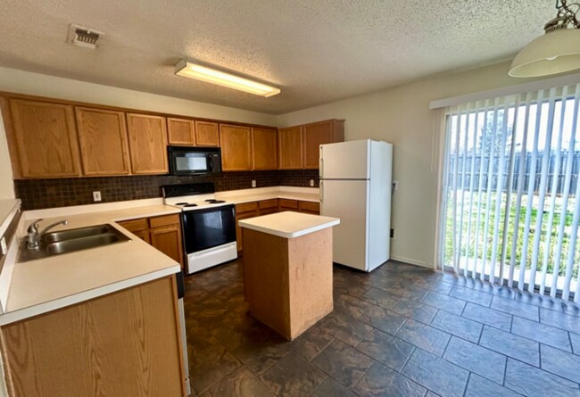 Building Photo - 3109 Pinehurst Ct