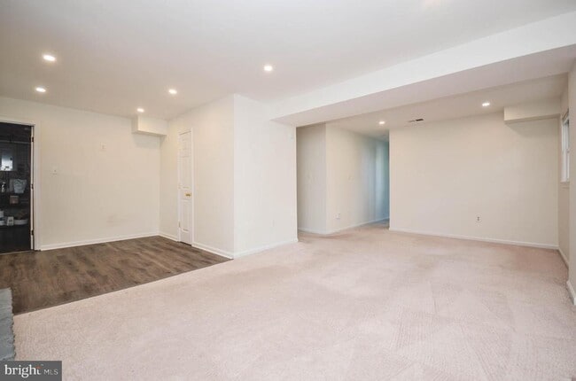 Building Photo - 2812 Yeonas Dr