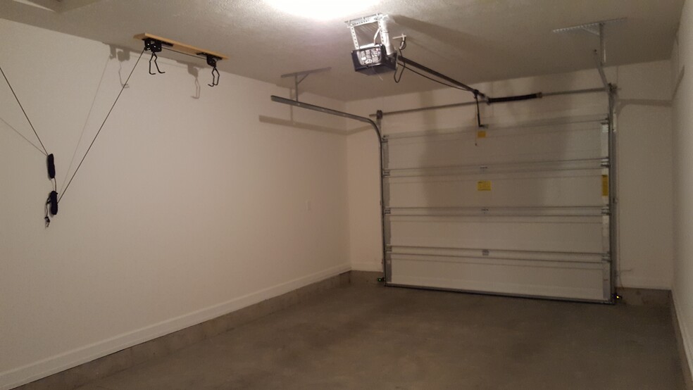 Building Photo - 1517 Meadowbrook Blvd