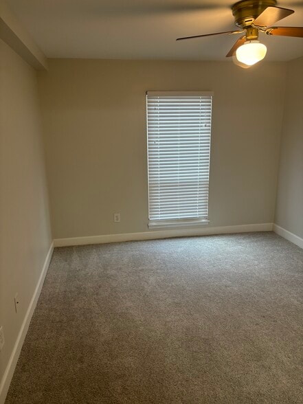 Building Photo - 515 Basswood Ave