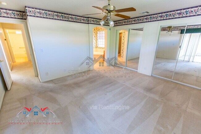 Building Photo - 10864 E Lindner Ave