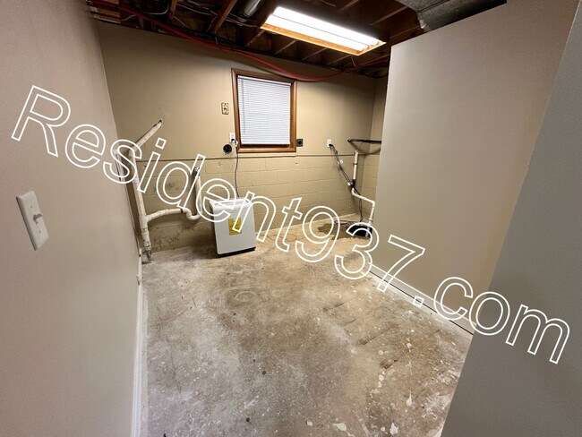 Building Photo - 3 Bed 2 Bath Home