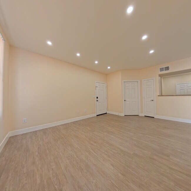 Building Photo - 8000 W Badura Ave