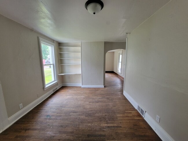 Building Photo - Updated 3-Bedroom, 1-Bathroom Home with Mo...