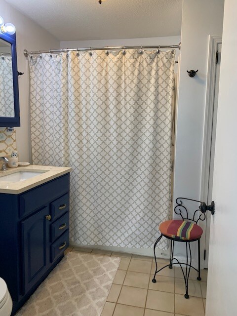 great size bath with tub/shower & plenty of storage - 615 Ocean Blvd
