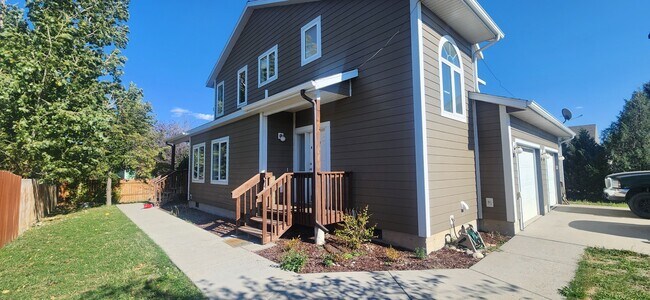 Building Photo - 1111 Biehl Dr