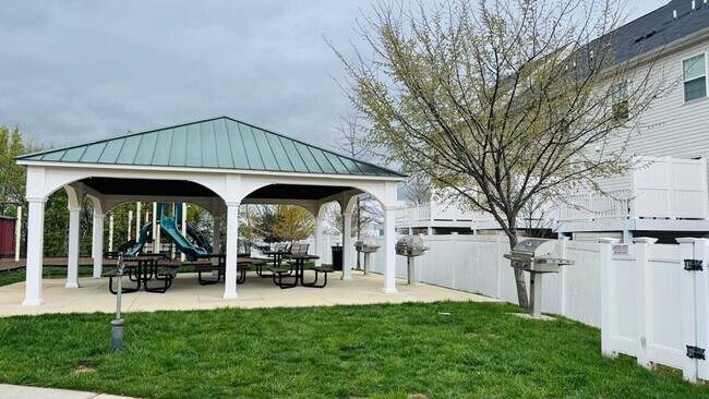 Building Photo - 7980 Blue Stream Dr