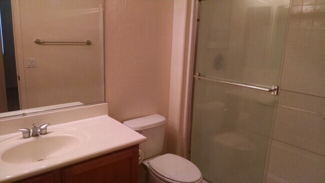 Building Photo - Great Rental 3 Bed 2 Bath at Ellsworth and Rittenhouse