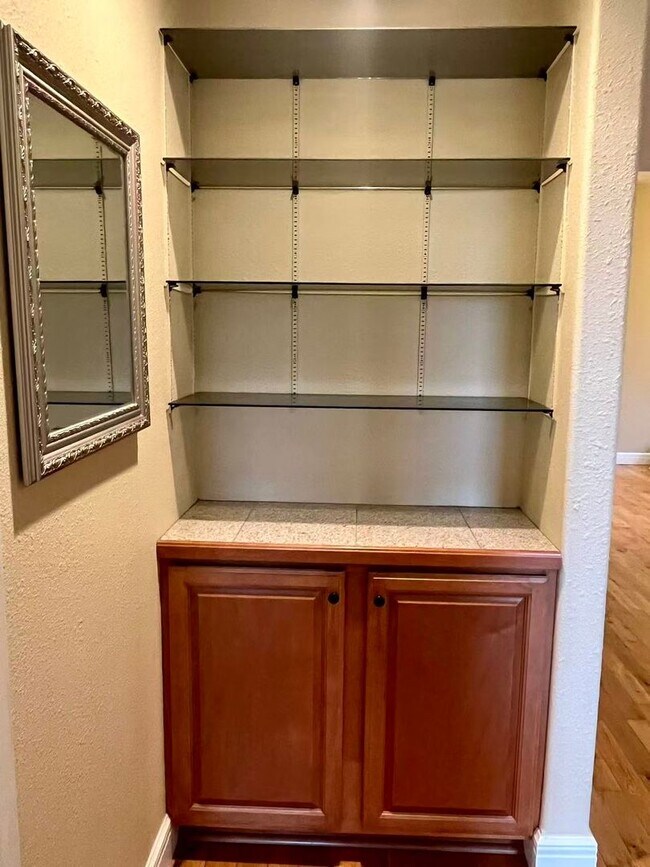 Building Photo - 5 bedroom and 3 bathroom two level house