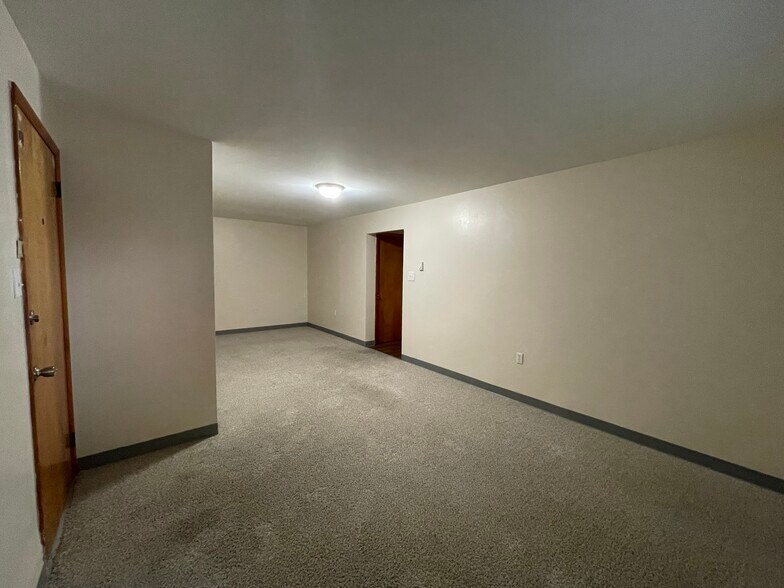Building Photo - 111 Sunbury St