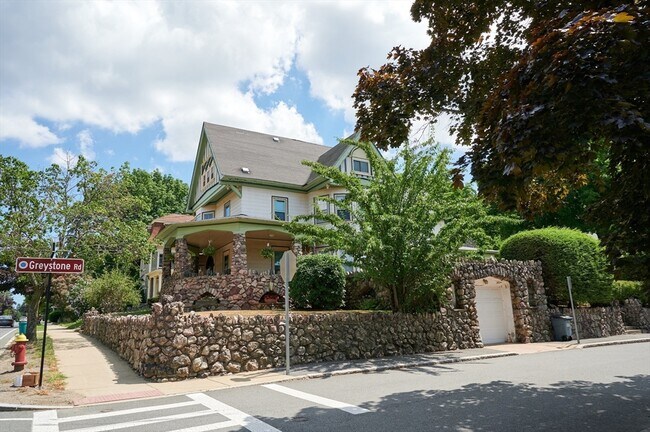 Building Photo - 127 Upham St