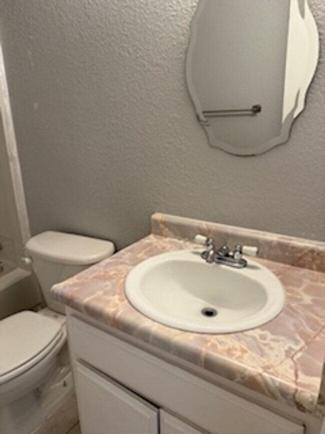 Building Photo - Three Bedroom Home Close to UNR