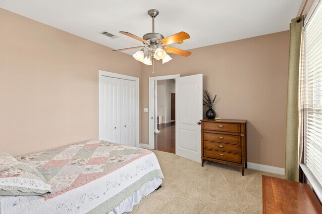 Building Photo - 2899 Chanterelle Cove