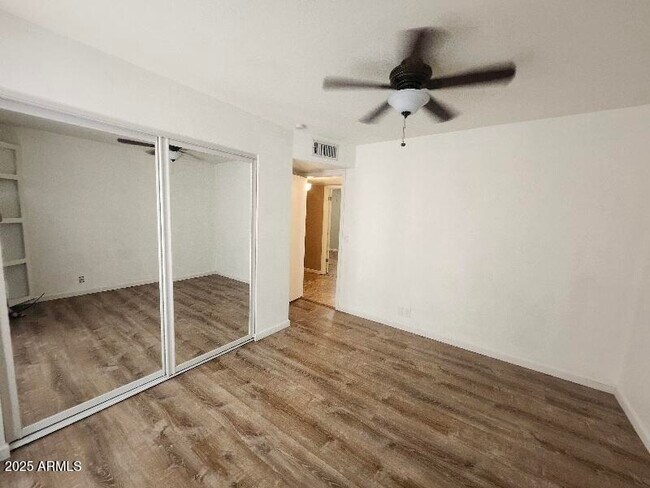 Building Photo - 8903 W El Caminito Dr