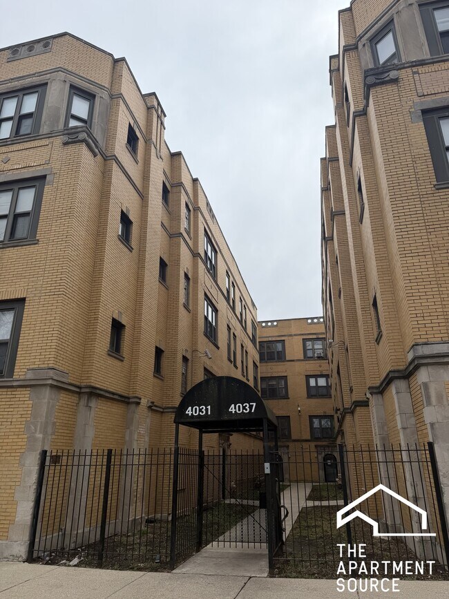 Building Photo - 4033 W Gladys Ave