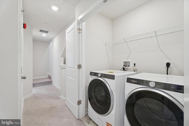 Building Photo - 19 E Front St