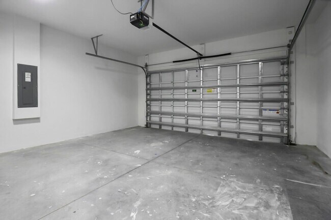 Building Photo - 850 SW Abingdon Ave