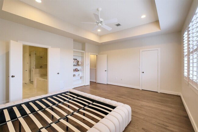 Building Photo - 2437 South Blvd