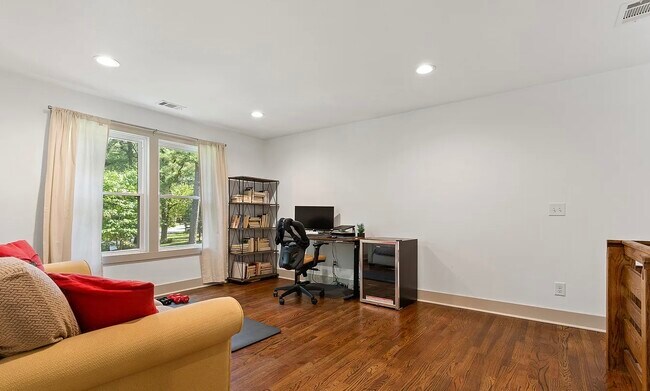 Building Photo - 2129 Kensington Gates Dr NW