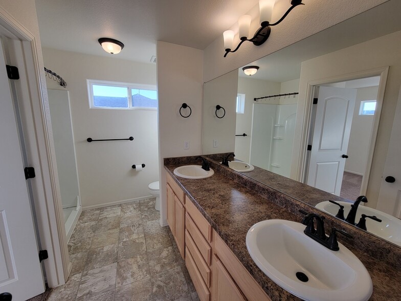 Building Photo - 2067 Moon Rise Dr