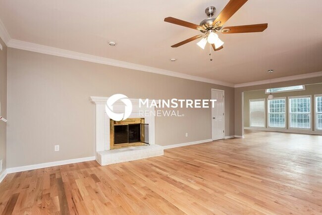 Building Photo - 4 Bedroom Pet-Friendly Home in Kennesaw, GA with Main Street Renewal