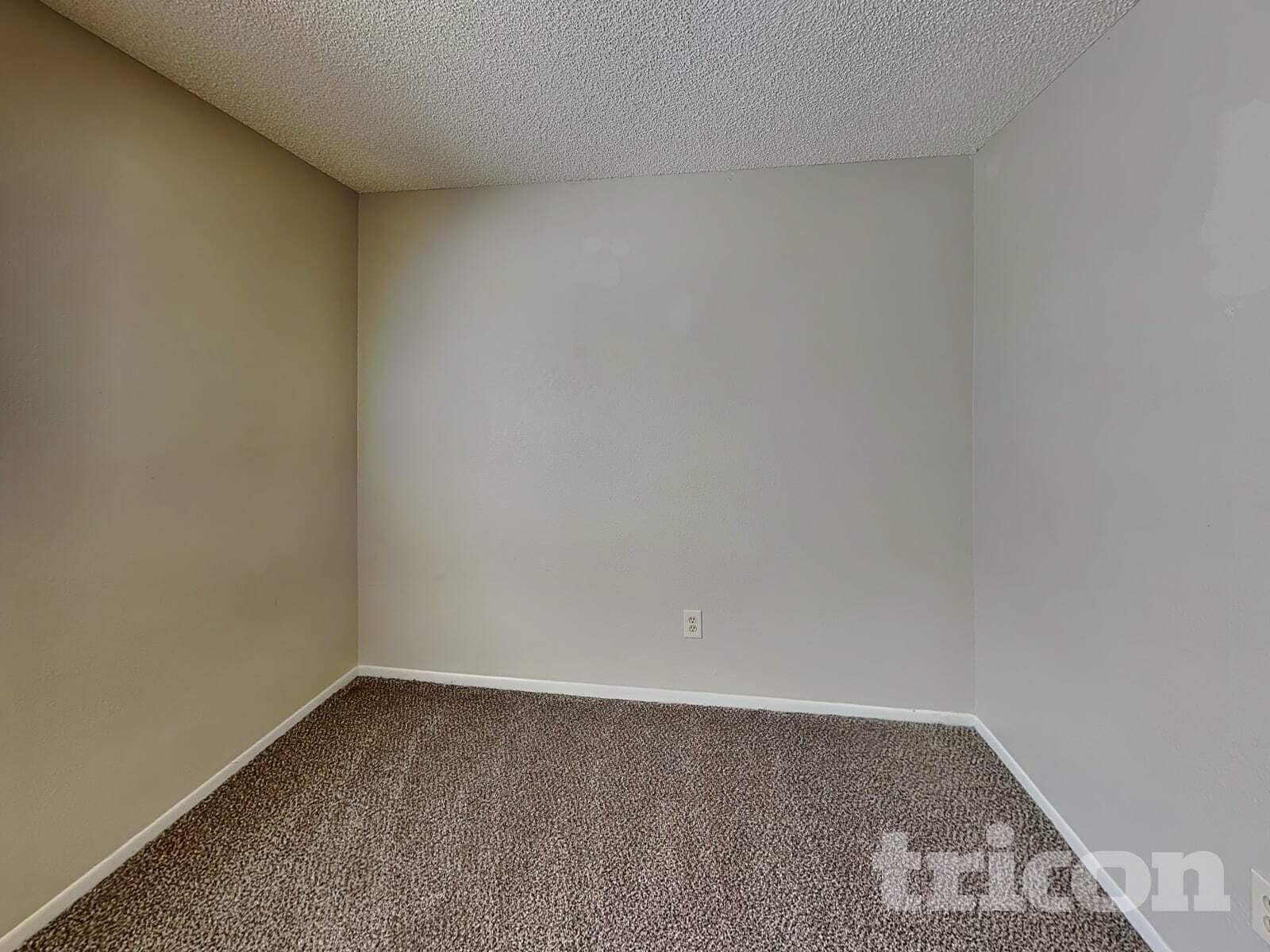 Building Photo - 2020 Burnside Dr