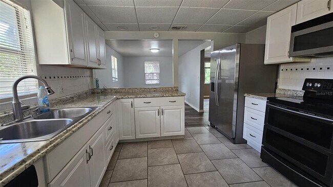 Building Photo - 36850 Haynes Rd