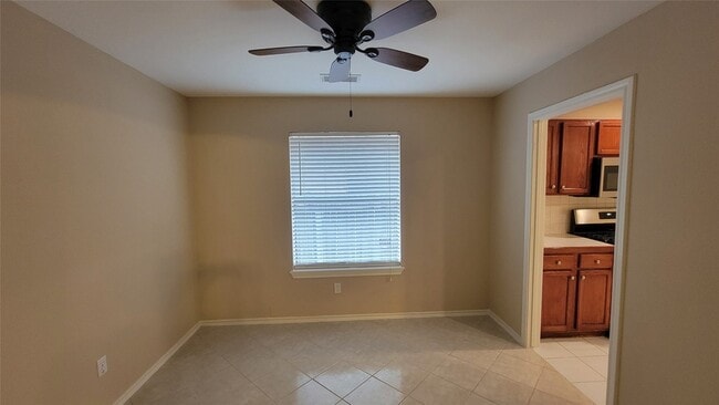 Building Photo - 3335 Lakeland Gardens Dr